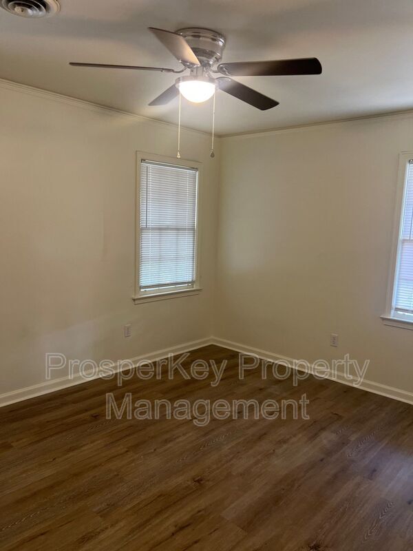 Building Photo - 706 Joryne Dr