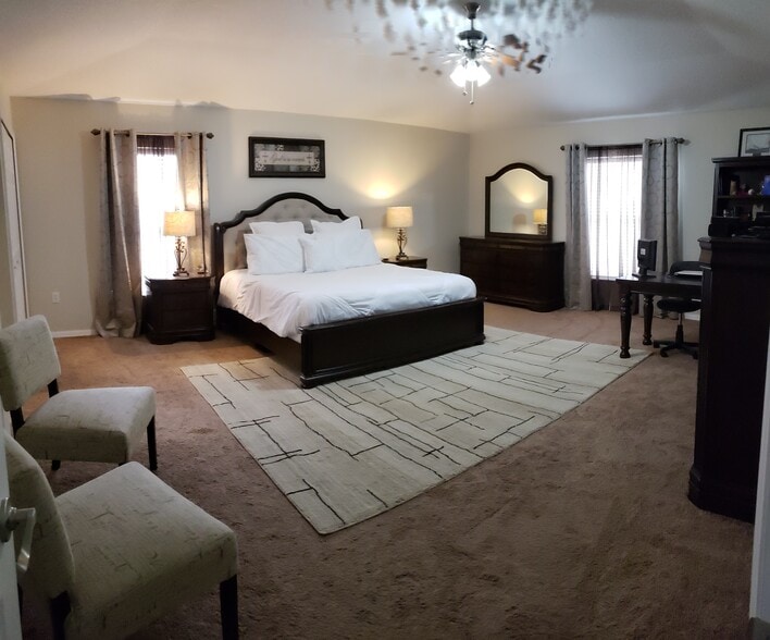 Master bedroom - 76550 Longleaf Loop