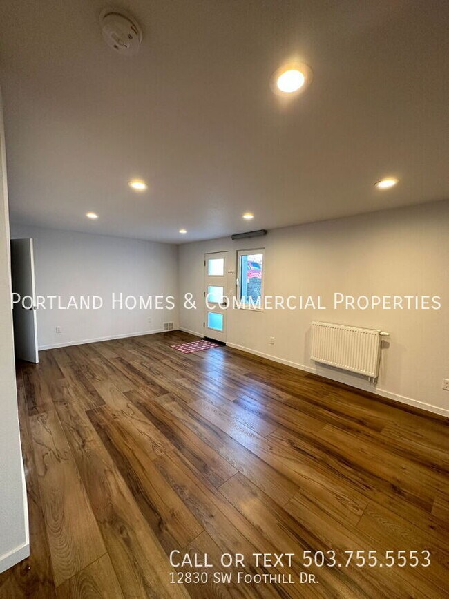 Building Photo - 12830 SW Foothill Dr
