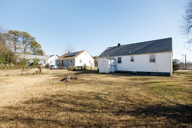 Building Photo - Charming 3 Bedroom Rancher in Lakeside
