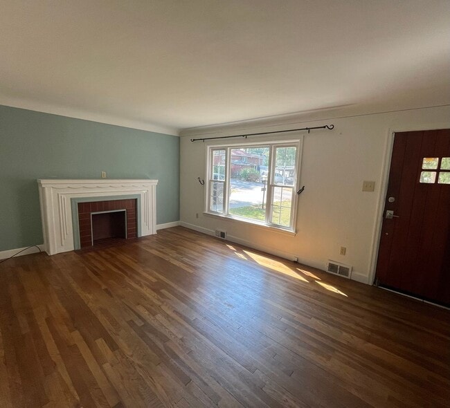 Building Photo - Two bedroom on quiet Dead-End street in Alton