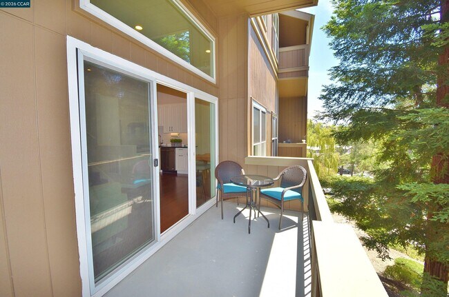 Building Photo - 2067 Ascot Dr