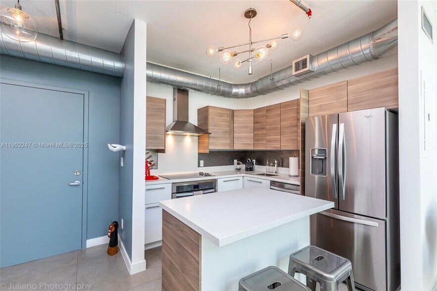 Building Photo - 690 SW 1st Ct