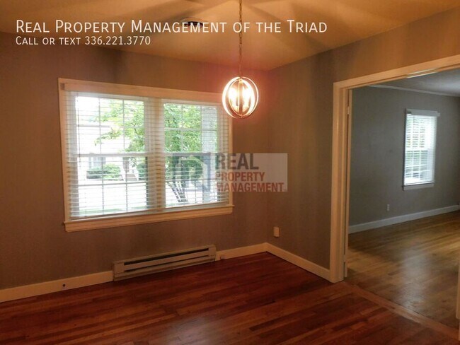 Building Photo - 204 W Newlyn St