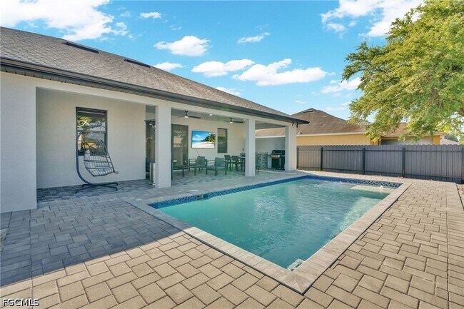 Building Photo - 118 NW 2nd Ave