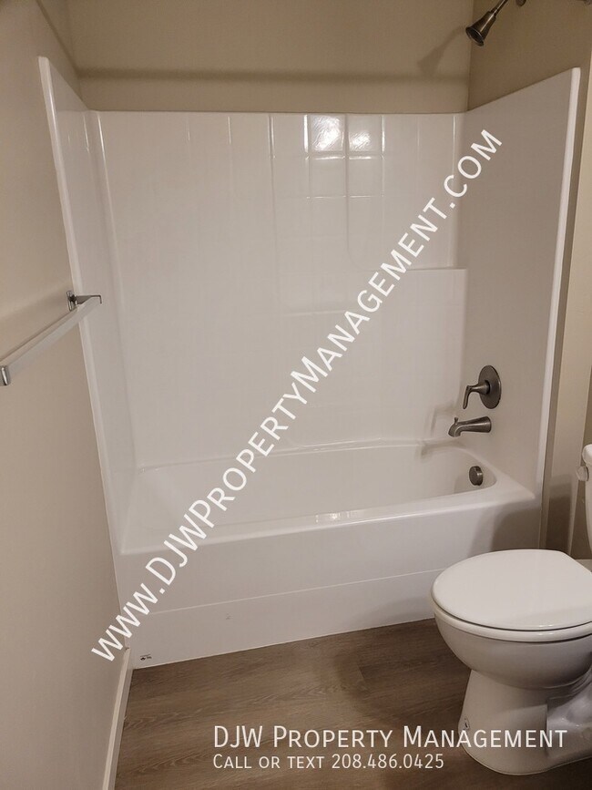 Building Photo - 632 N 44th St