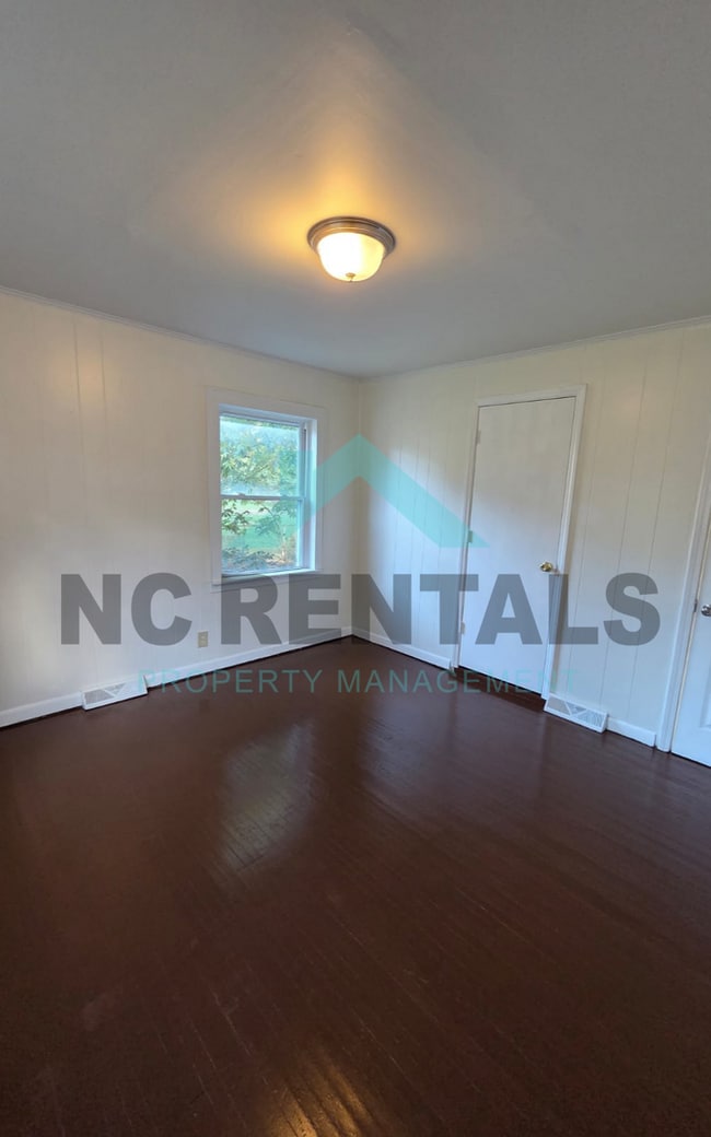 Building Photo - 1012 Nancy Ln SE