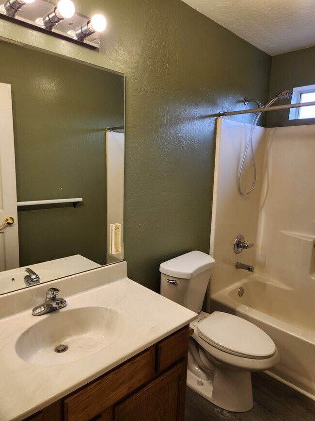 Building Photo - 93 S Rainbow Dr