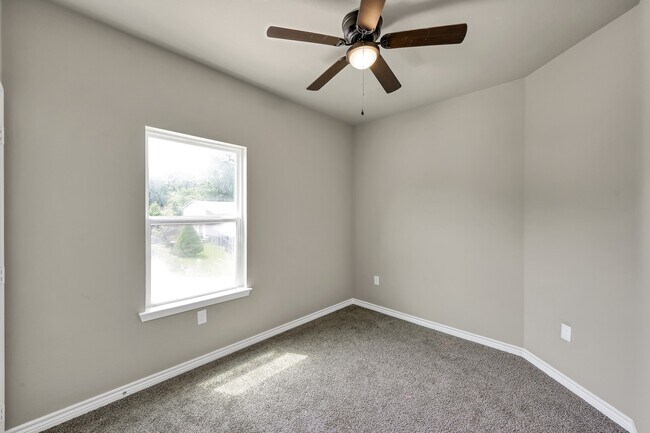 Building Photo - 11756 White Cedar St
