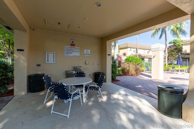 Building Photo - 13792 Creston Pl
