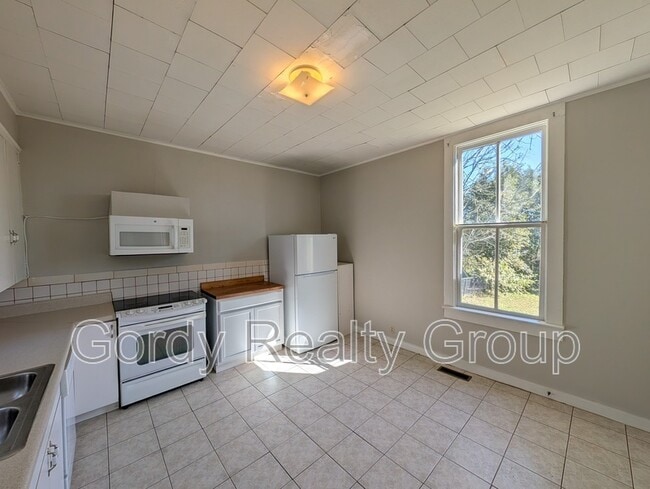 Building Photo - 2972 Dickson St