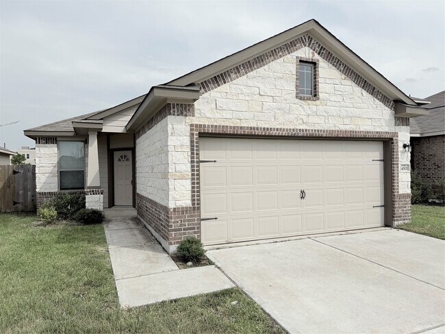 Building Photo - 14501 Sugar Pines Dr