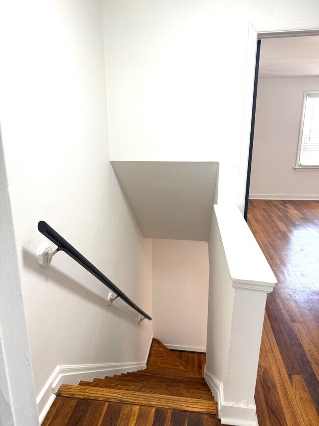 Building Photo - 480 Marquette Dr