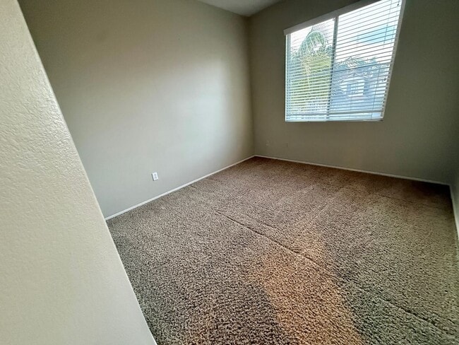 Building Photo - Scripps 3br plus loft garage yard granite kitchen TEXT 858-774-1574