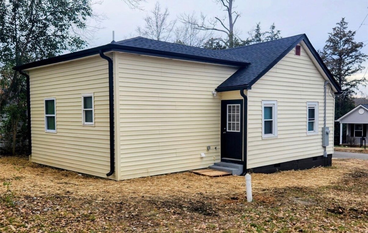 Building Photo - 457 Fewell St