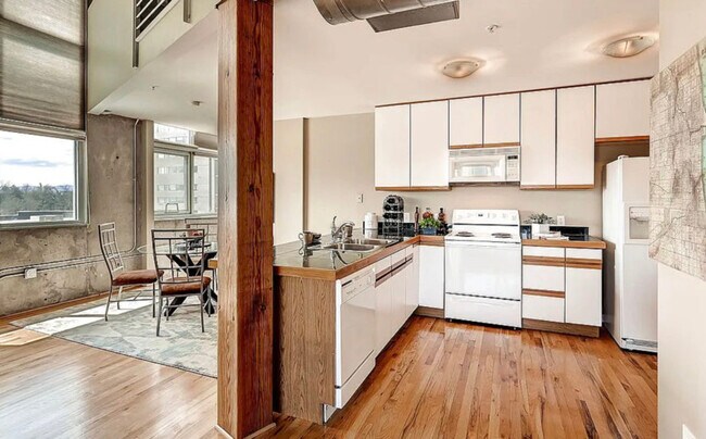 Building Photo - 1050 Cherokee St