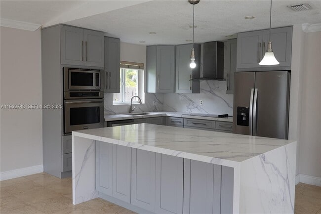 Building Photo - 13220 SW 84th Ave