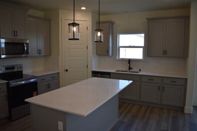 Building Photo - 4649 Jema Wy