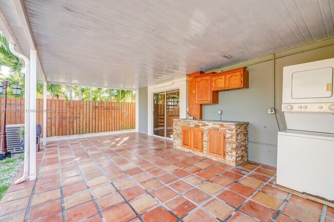 Building Photo - 6761 SW 13th Terrace