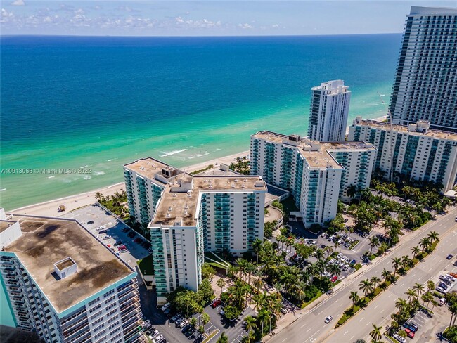 Building Photo - 3901 S Ocean Dr