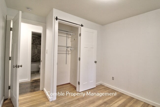 Building Photo - 16605 NE 87th St