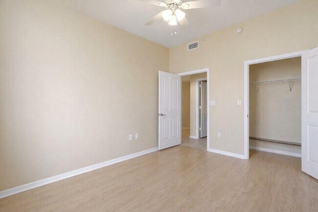 Building Photo - 511 SE 5 Ave