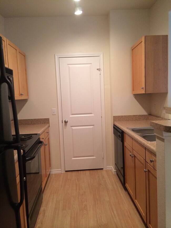 Building Photo - Modern 2-Bedroom in Eden Prairie with Heated Parking and Resort-Style Amenities