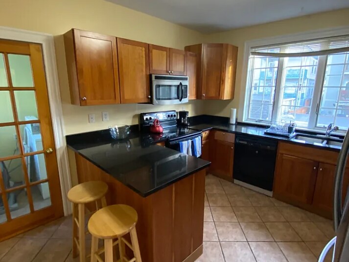 Building Photo - 110 Central St