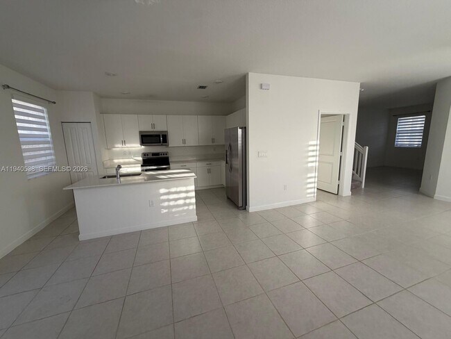 Building Photo - 2631 SE 11th St