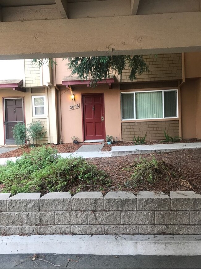 Building Photo - 3 Bedroom 1.5 bath in Covell Commons HOA i...