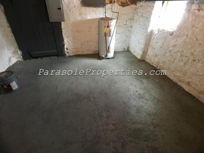 Building Photo - 704 Cooney St