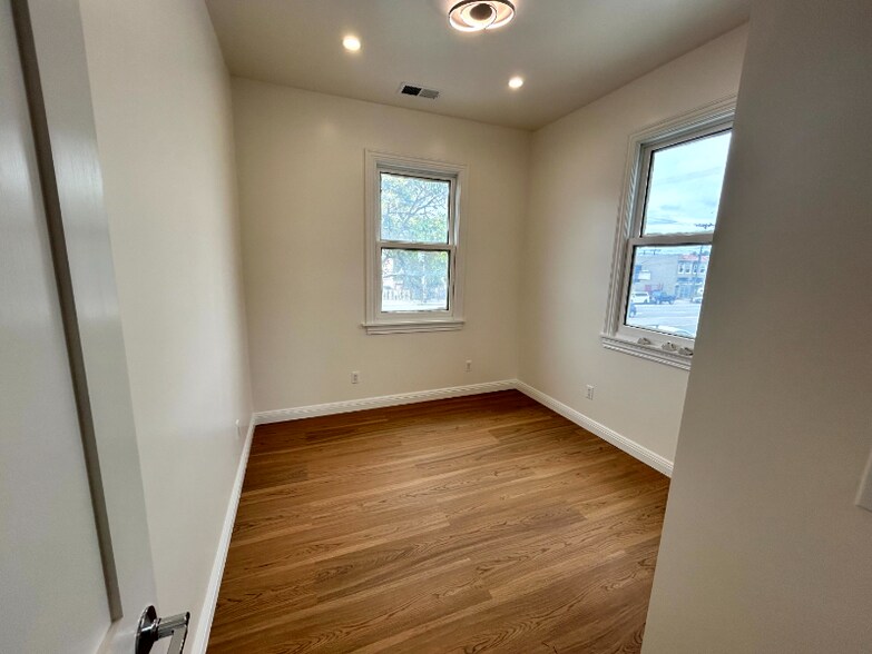 Building Photo - 129 Sagamore St