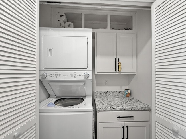 Building Photo - 1021 Flame Vine Ave