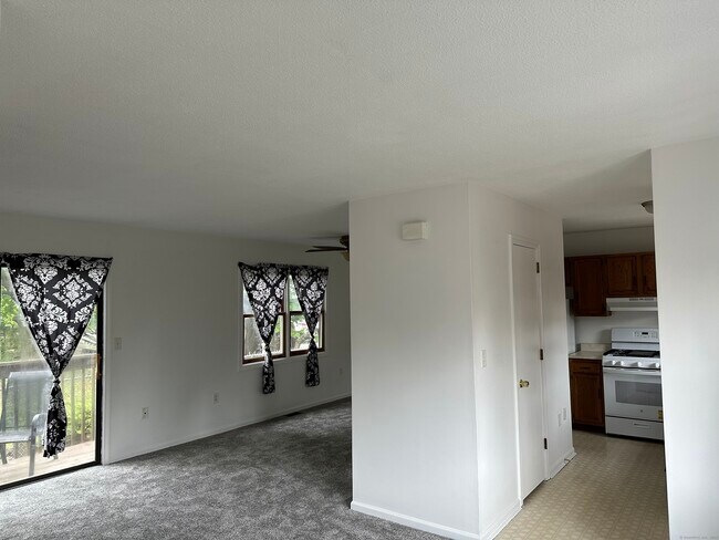 Building Photo - 95 Elm St