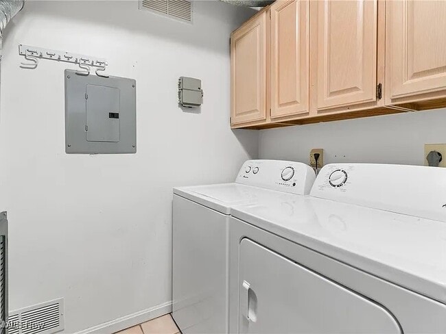 Building Photo - 1316 Cedarwood Dr