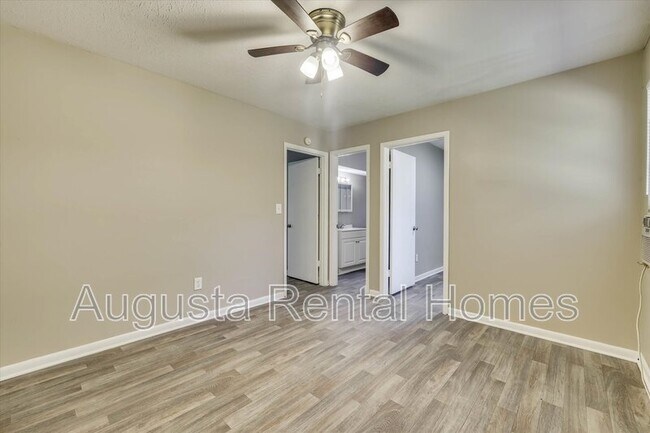 Building Photo - 327 Verdery Dr