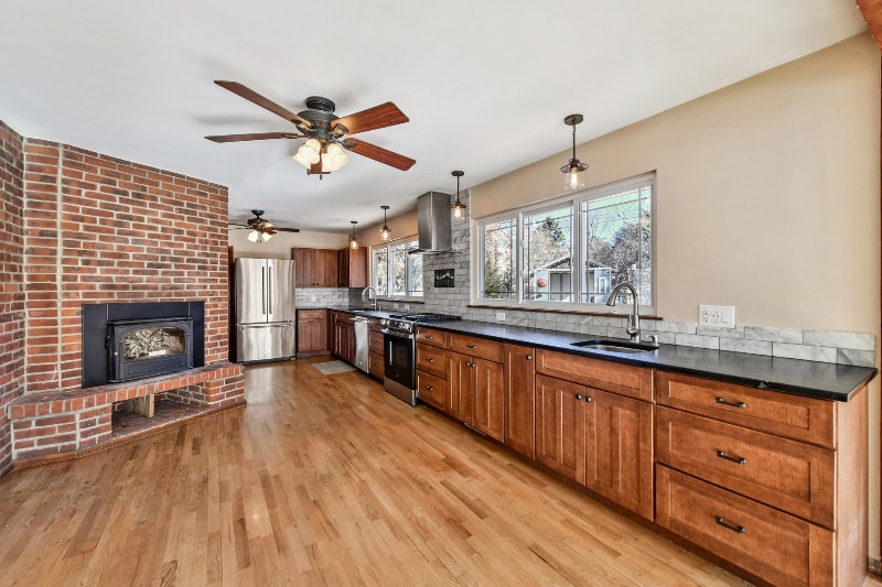 Building Photo - 2550 S Dahlia St