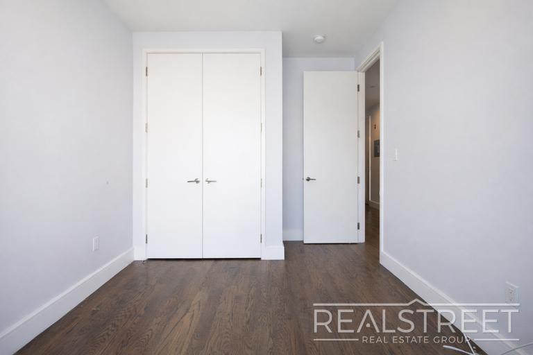 Building Photo - Luxury 2 BR in Bushwick with Balcony & Roof Deck!