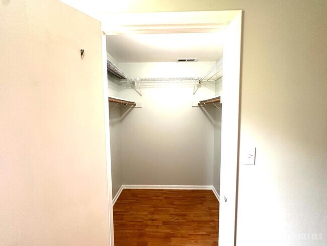 Building Photo - 4901 Ravens Crest Dr