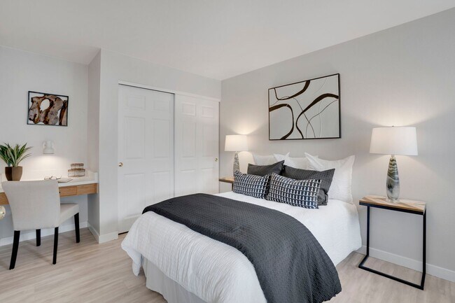 Building Photo - Charming 2 bed 1 bath Condo in Centennial!