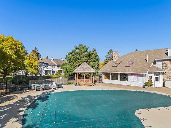 Building Photo - 3560 Blue Jay Way