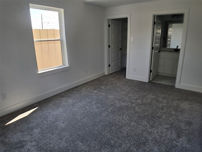 Building Photo - 9808 Pelsey St