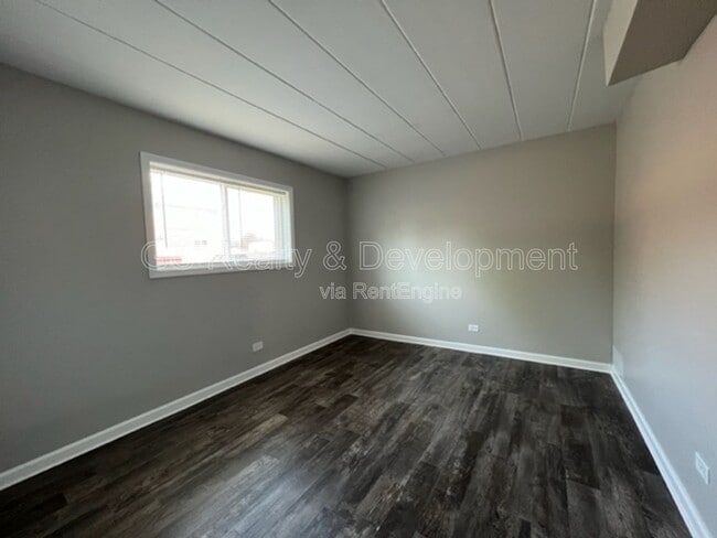 Building Photo - 324 Wilson Ave