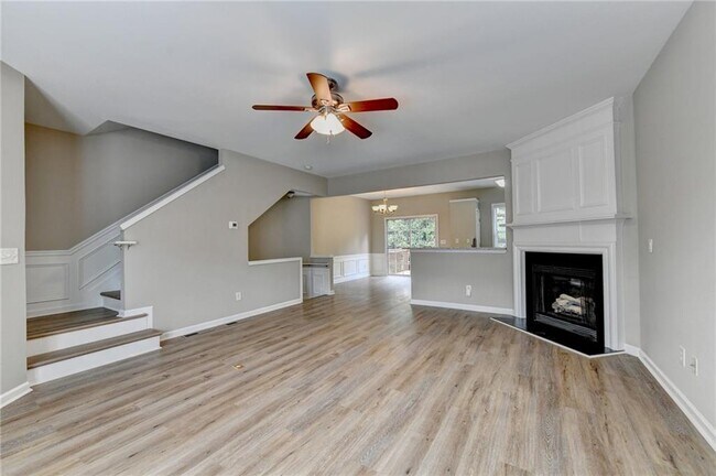 Building Photo - 4005 Edgecomb Dr