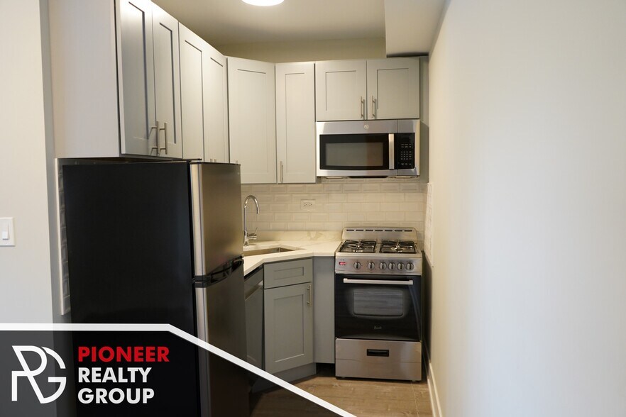 Building Photo - 501 W Belmont Ave