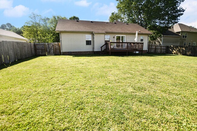 Building Photo - Pet Friendly Three Bedroom with Bonus!