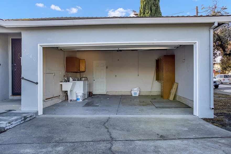 Building Photo - 2640 Castello Way