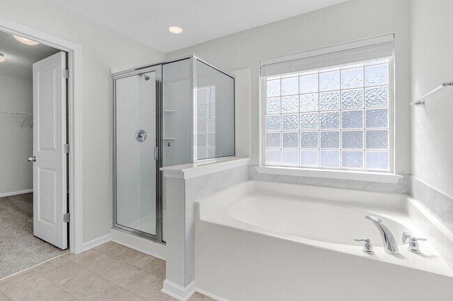 Building Photo - 5 Bedroom 3 Bath Home Located in Sophia Landing in Goose Creek