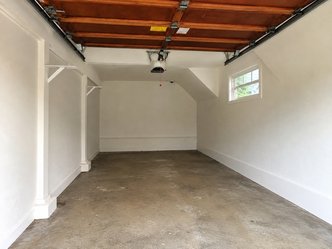 Building Photo - 501 Velasco Ave