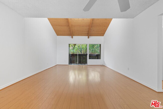 Building Photo - 18350 Hatteras St